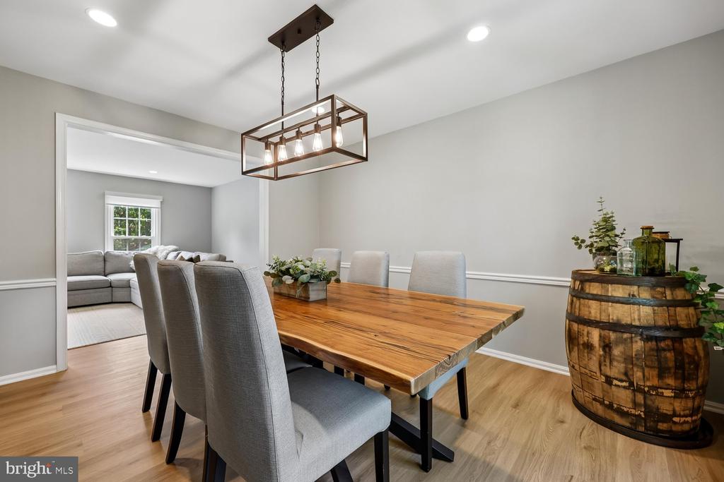10 DAIRYFIELD COURT