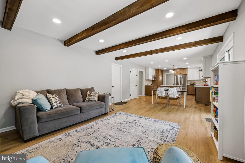 10 DAIRYFIELD COURT
