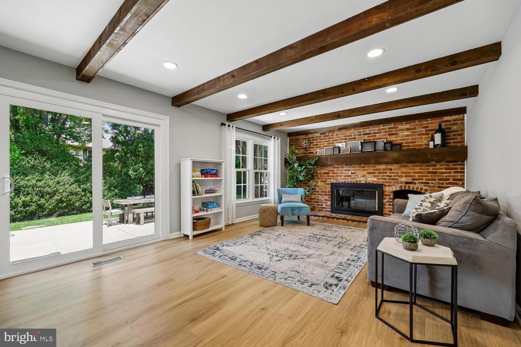 10 DAIRYFIELD COURT