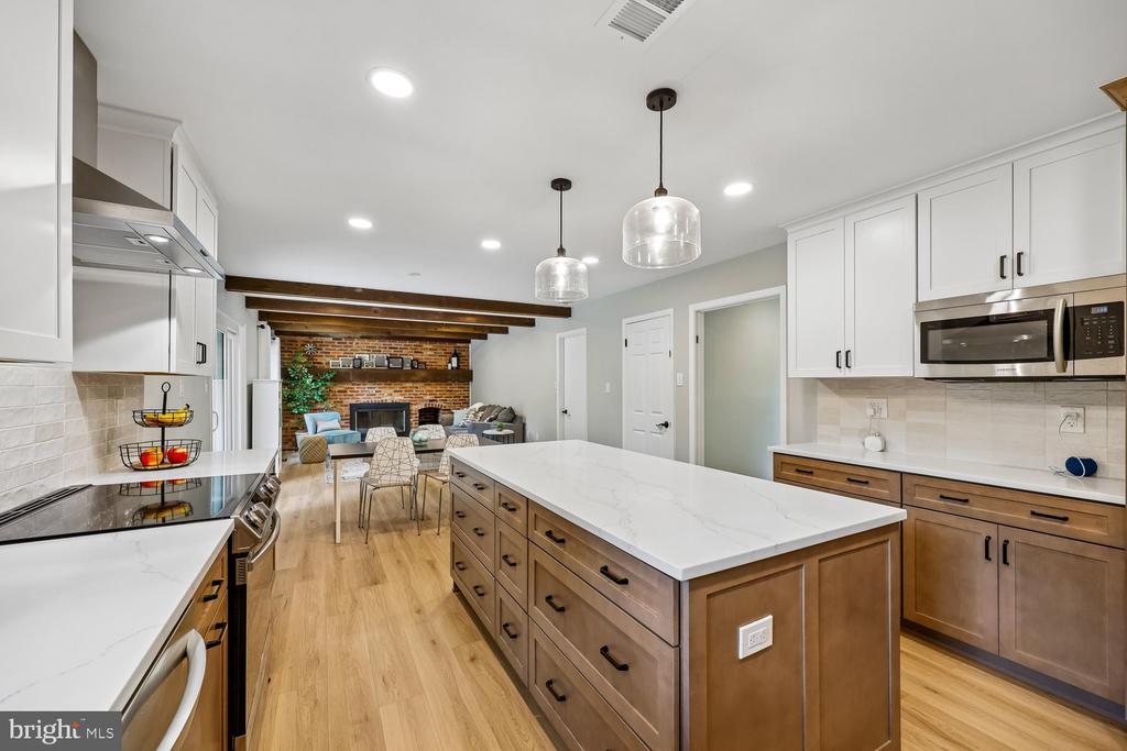 10 DAIRYFIELD COURT