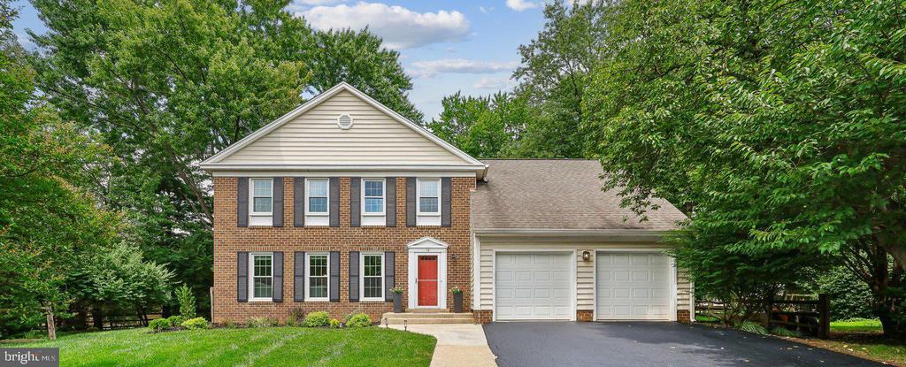 10 DAIRYFIELD COURT