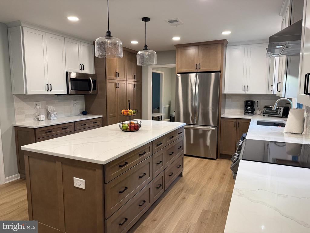 10 DAIRYFIELD COURT