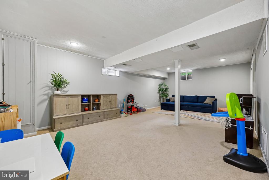 10 DAIRYFIELD COURT