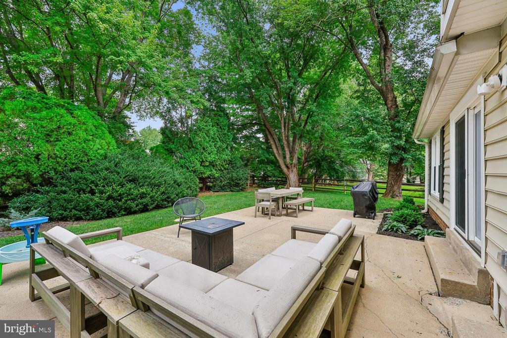 10 DAIRYFIELD COURT