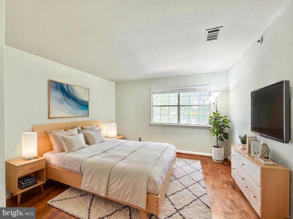 5716 CHAPMAN MILL DRIVE Unit: 200