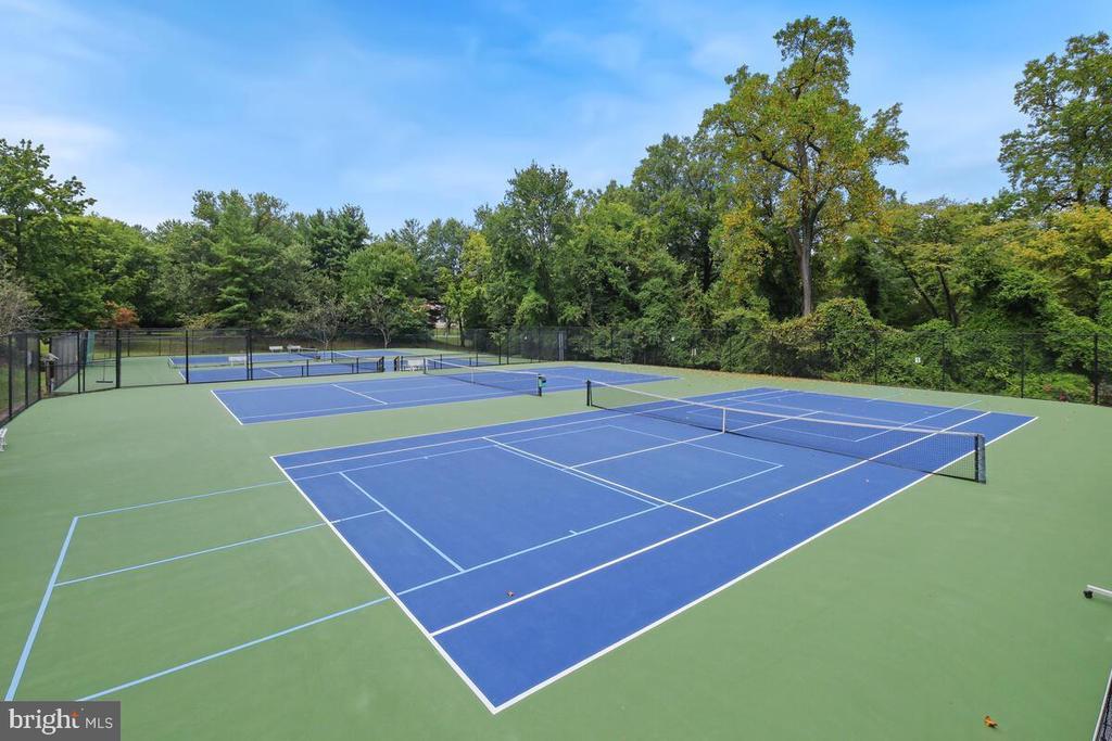 5716 CHAPMAN MILL DRIVE Unit: 200