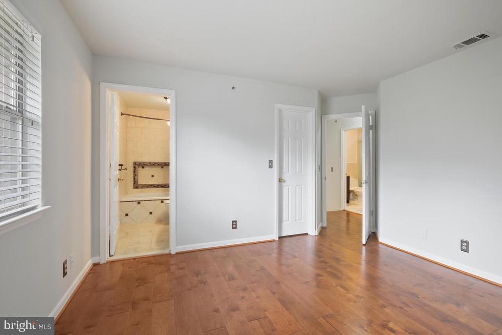 5716 CHAPMAN MILL DRIVE Unit: 200