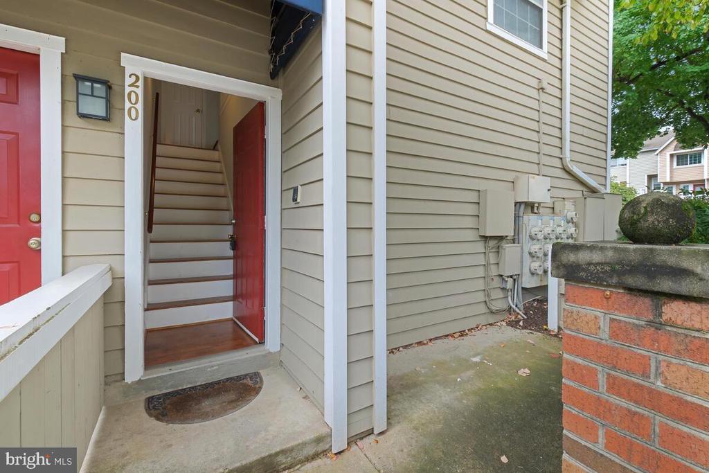 5716 CHAPMAN MILL DRIVE Unit: 200