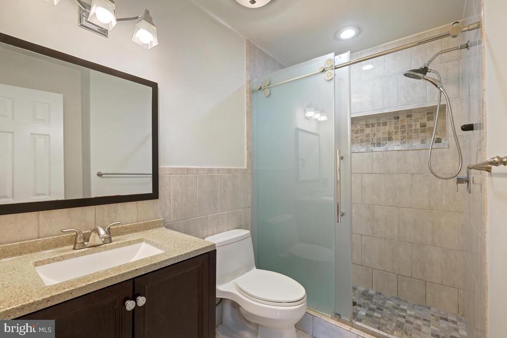 5716 CHAPMAN MILL DRIVE Unit: 200