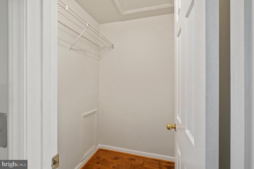5716 CHAPMAN MILL DRIVE Unit: 200