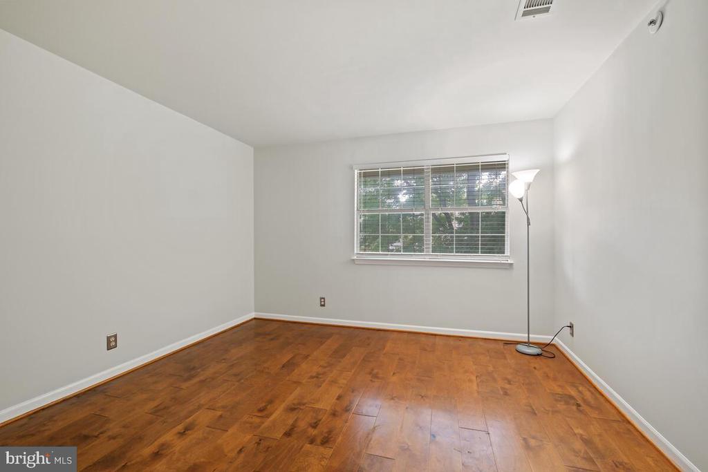 5716 CHAPMAN MILL DRIVE Unit: 200