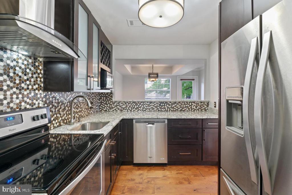 5716 CHAPMAN MILL DRIVE Unit: 200