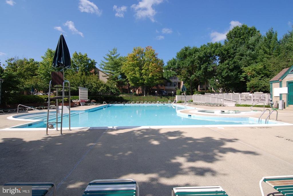 5716 CHAPMAN MILL DRIVE Unit: 200