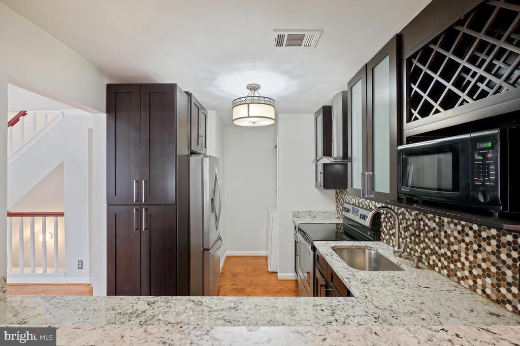 5716 CHAPMAN MILL DRIVE Unit: 200