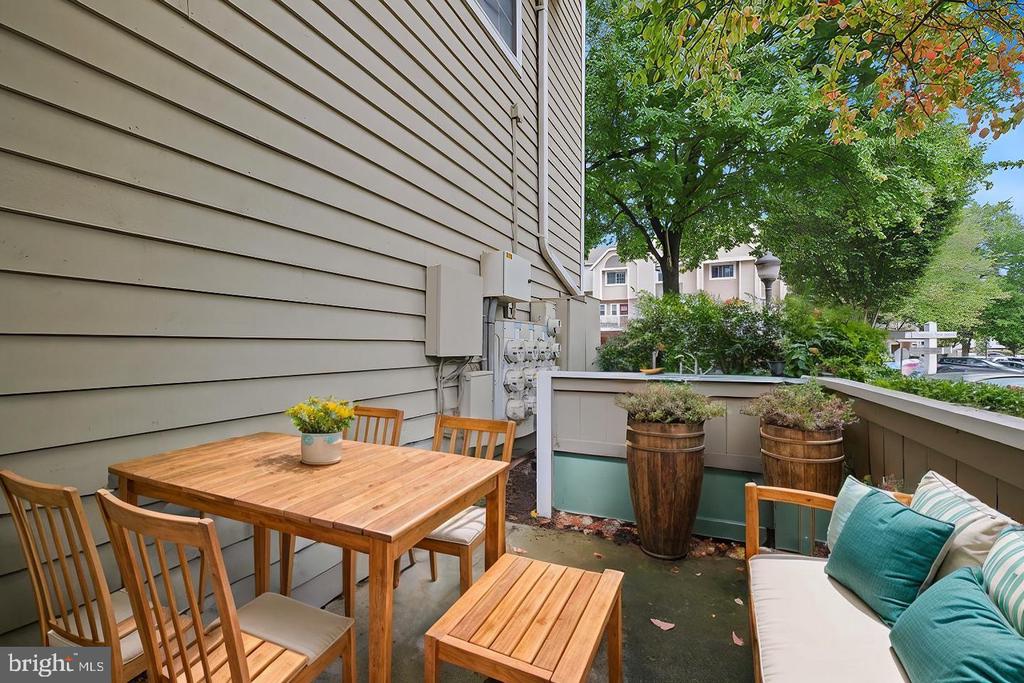5716 CHAPMAN MILL DRIVE Unit: 200