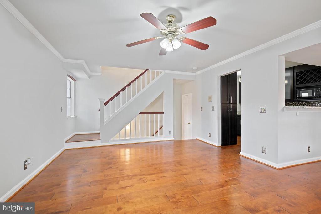 5716 CHAPMAN MILL DRIVE Unit: 200