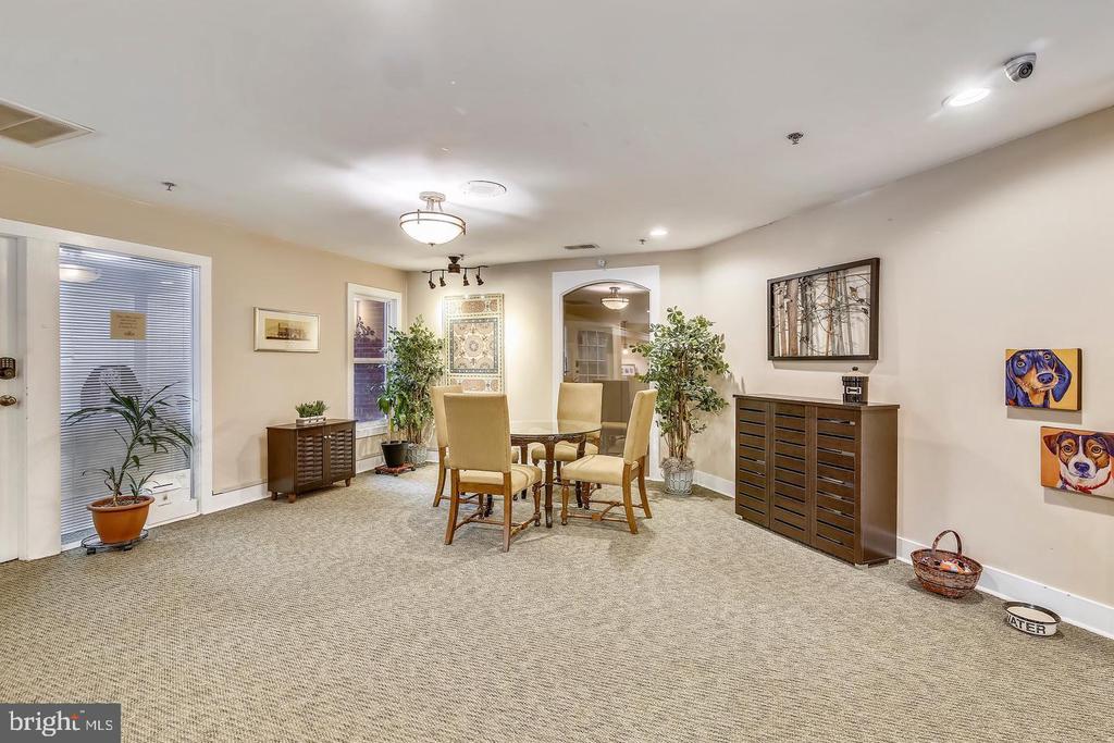 5716 CHAPMAN MILL DRIVE Unit: 200