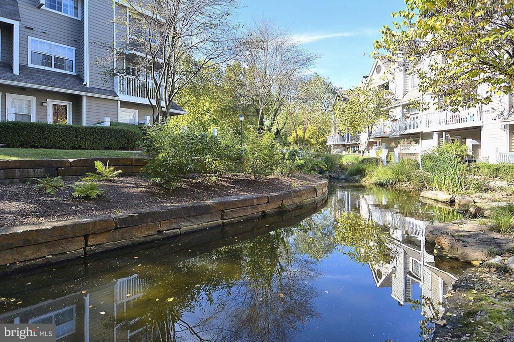 5716 CHAPMAN MILL DRIVE Unit: 200
