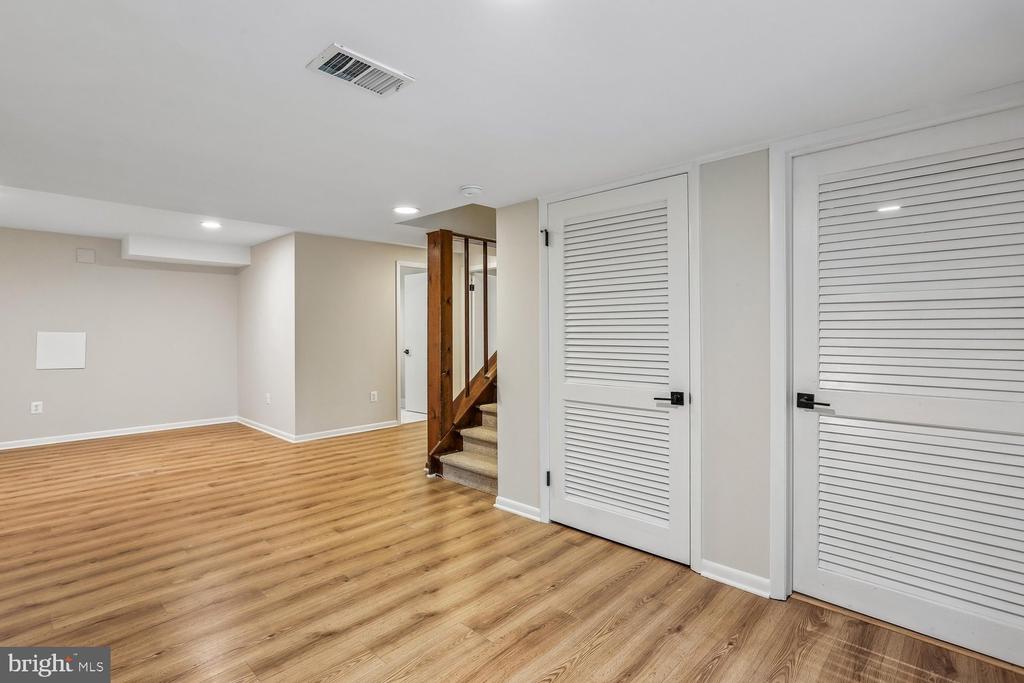 12 LILY POND COURT