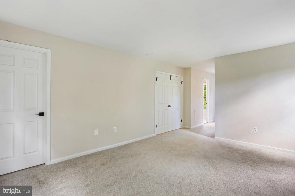 12 LILY POND COURT