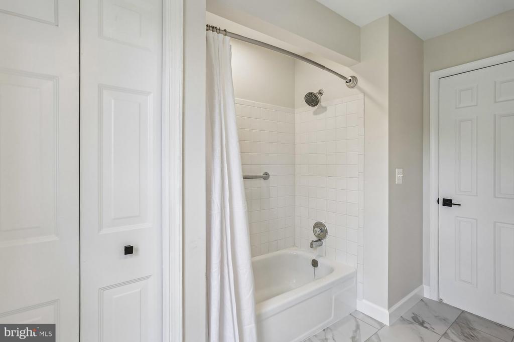 12 LILY POND COURT