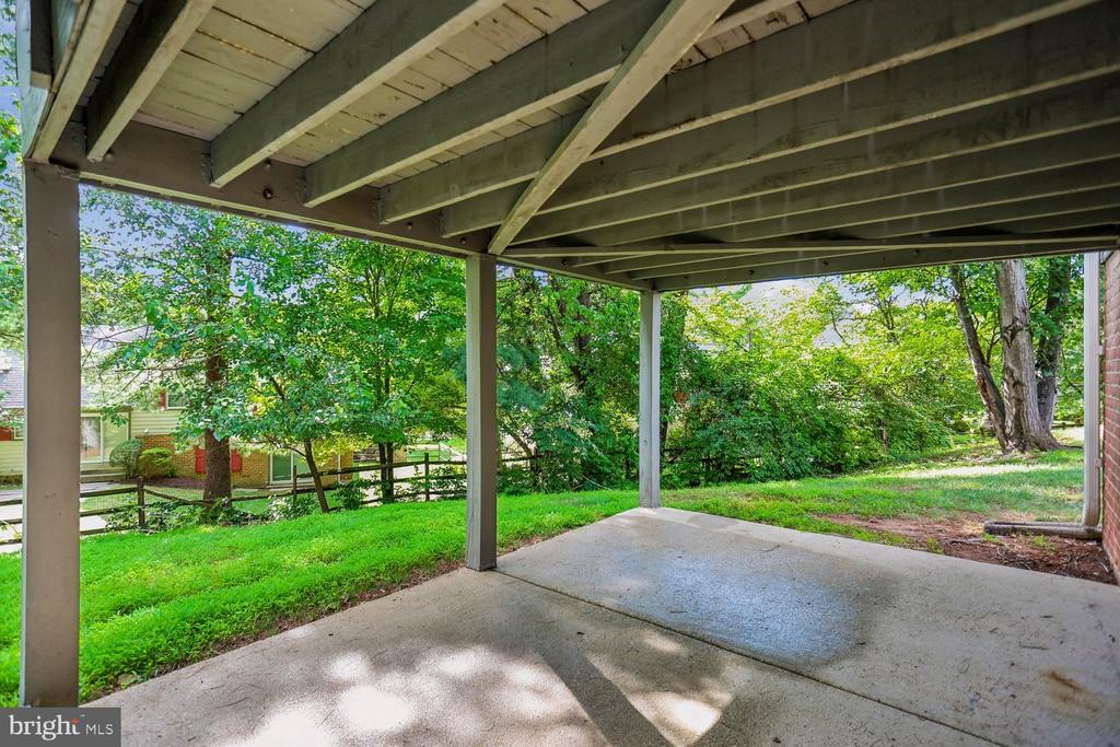 12 LILY POND COURT
