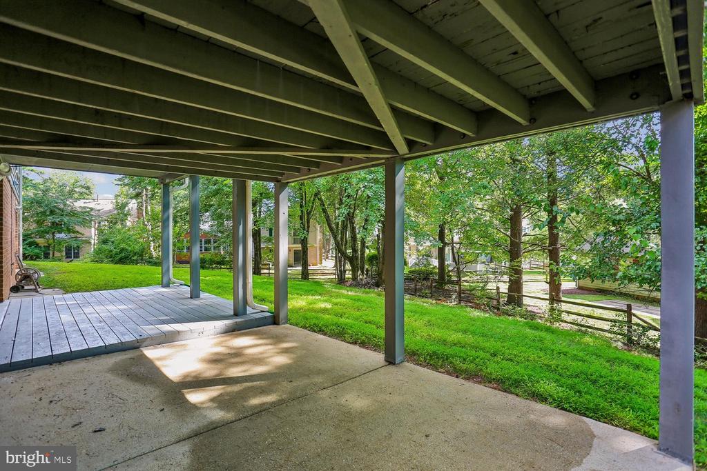 12 LILY POND COURT