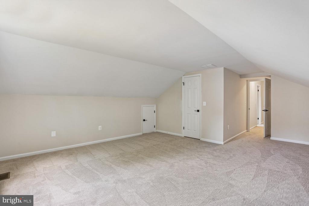 12 LILY POND COURT