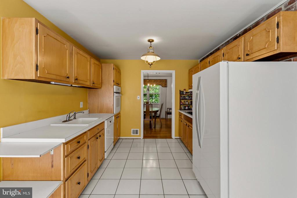 11504 PARKEDGE DRIVE