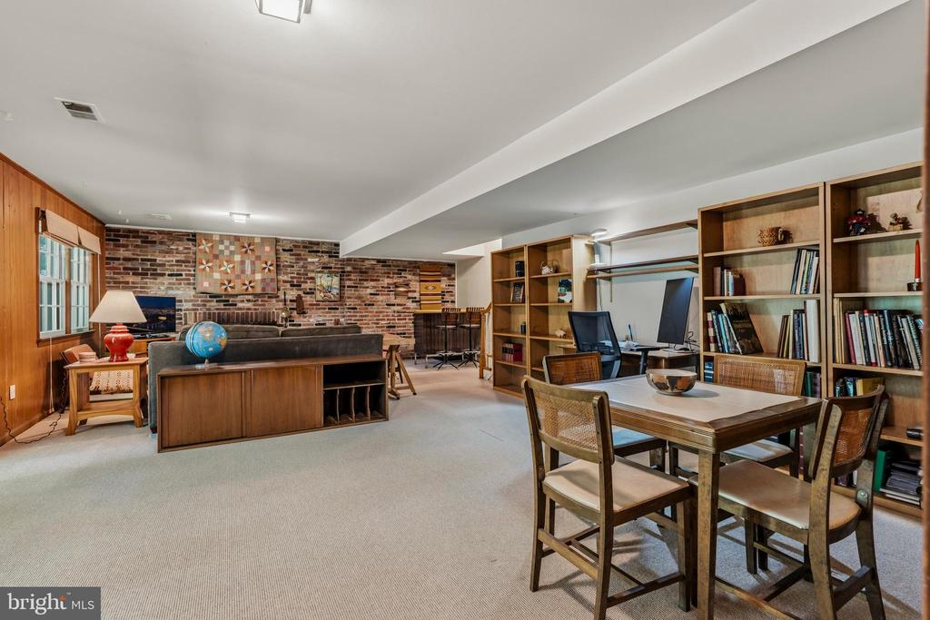 11504 PARKEDGE DRIVE