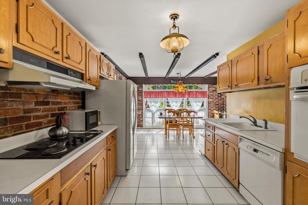 11504 PARKEDGE DRIVE