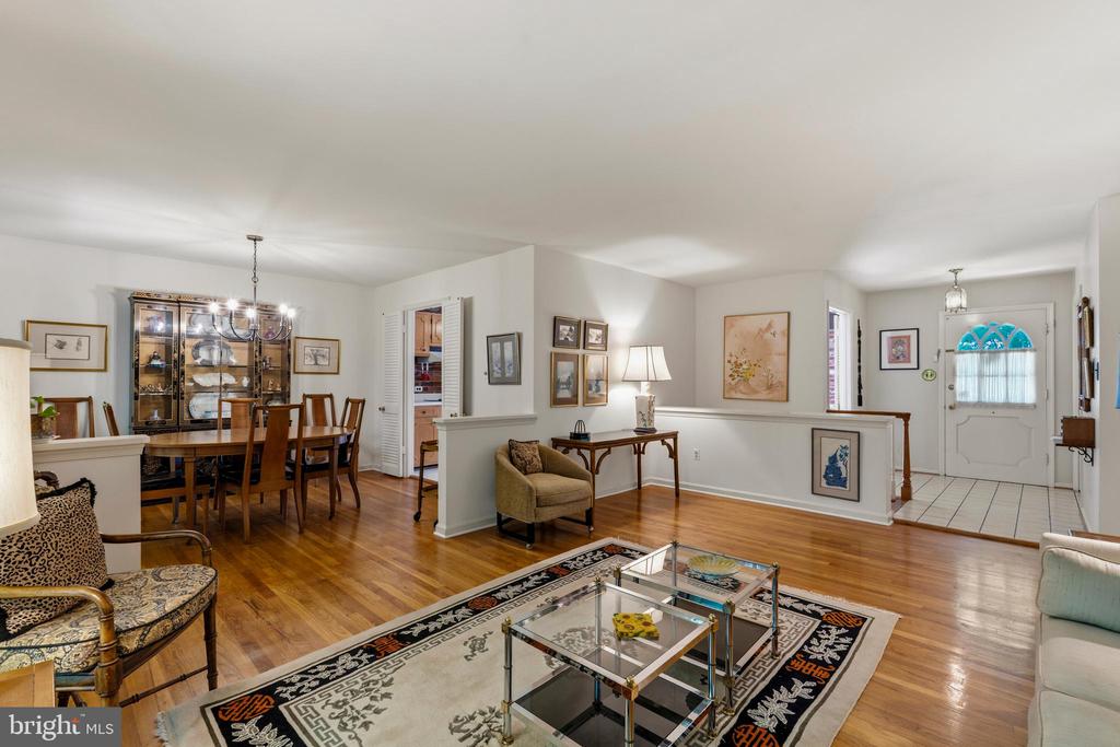 11504 PARKEDGE DRIVE
