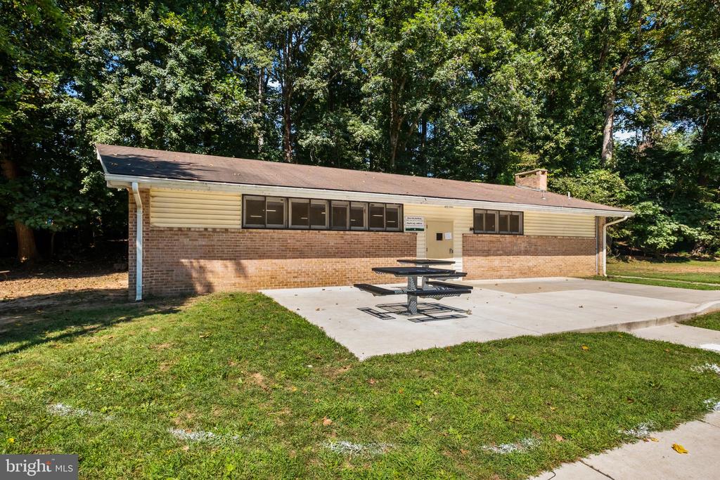 11504 PARKEDGE DRIVE