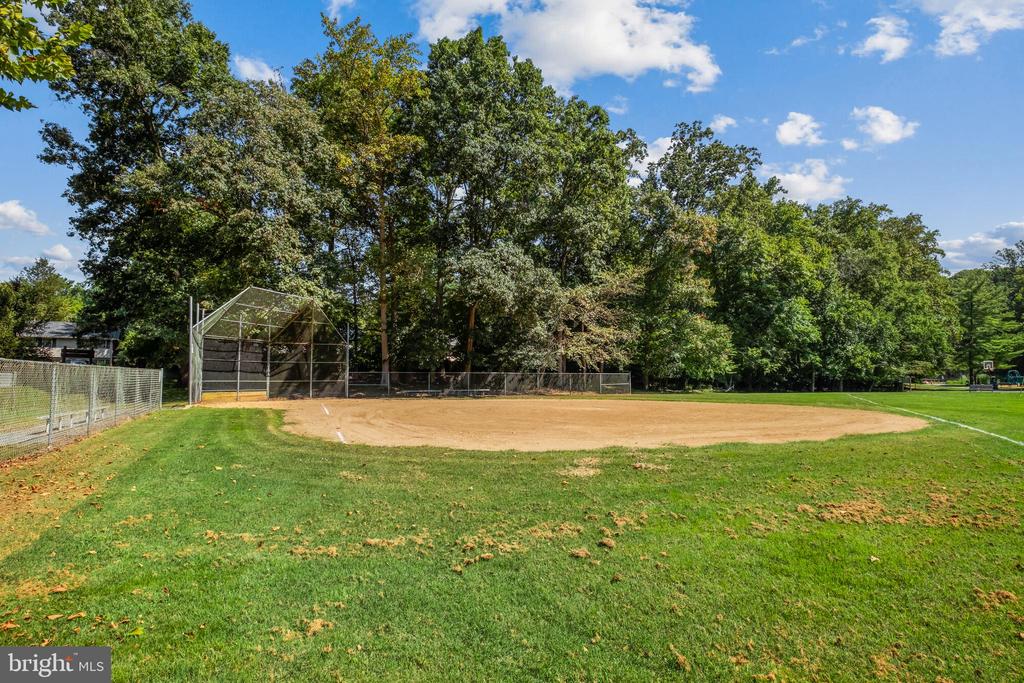 11504 PARKEDGE DRIVE