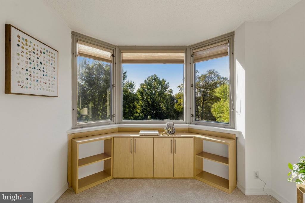 5809 NICHOLSON LANE Unit: 305