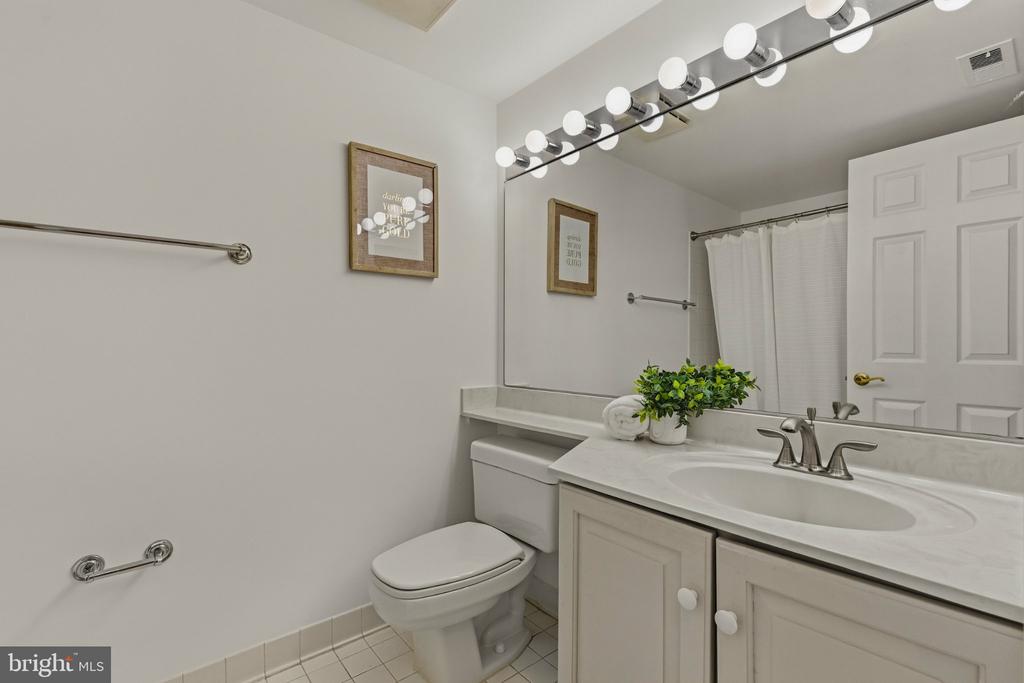 5809 NICHOLSON LANE Unit: 305
