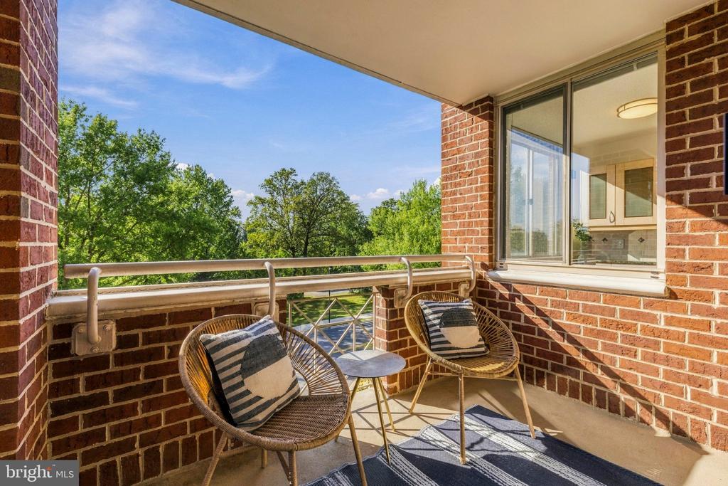 5809 NICHOLSON LANE Unit: 305