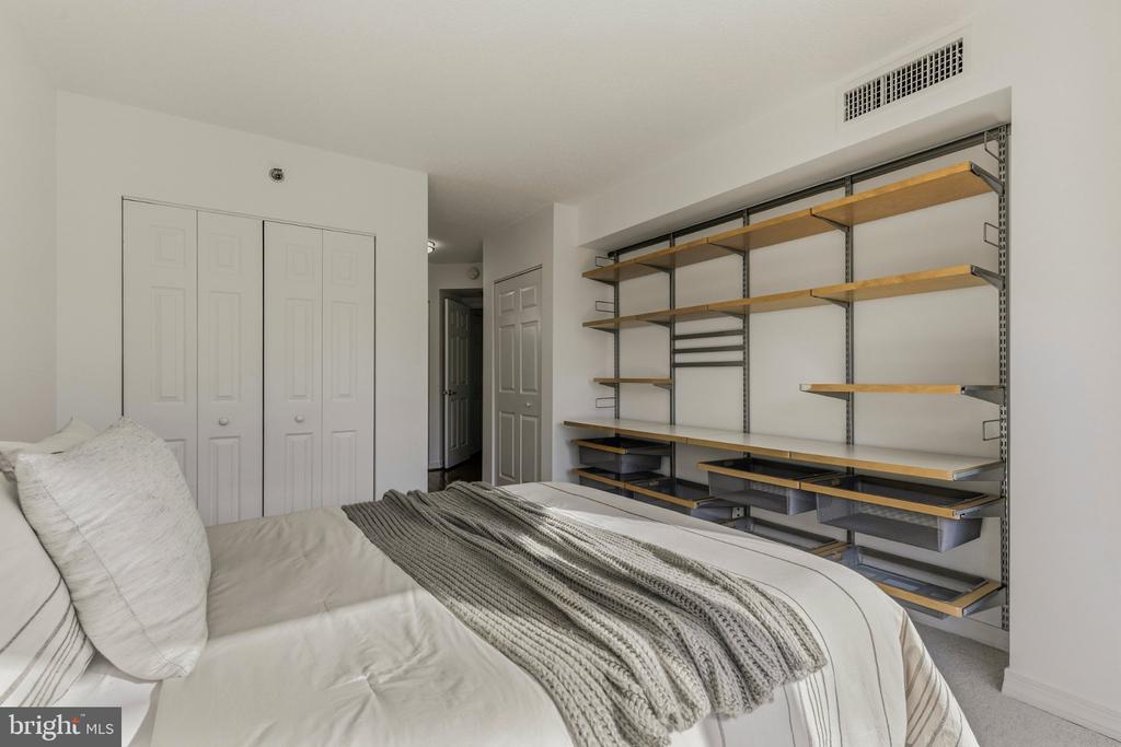 5809 NICHOLSON LANE Unit: 305