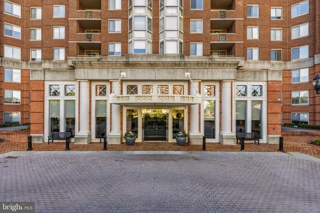 5809 NICHOLSON LANE Unit: 305