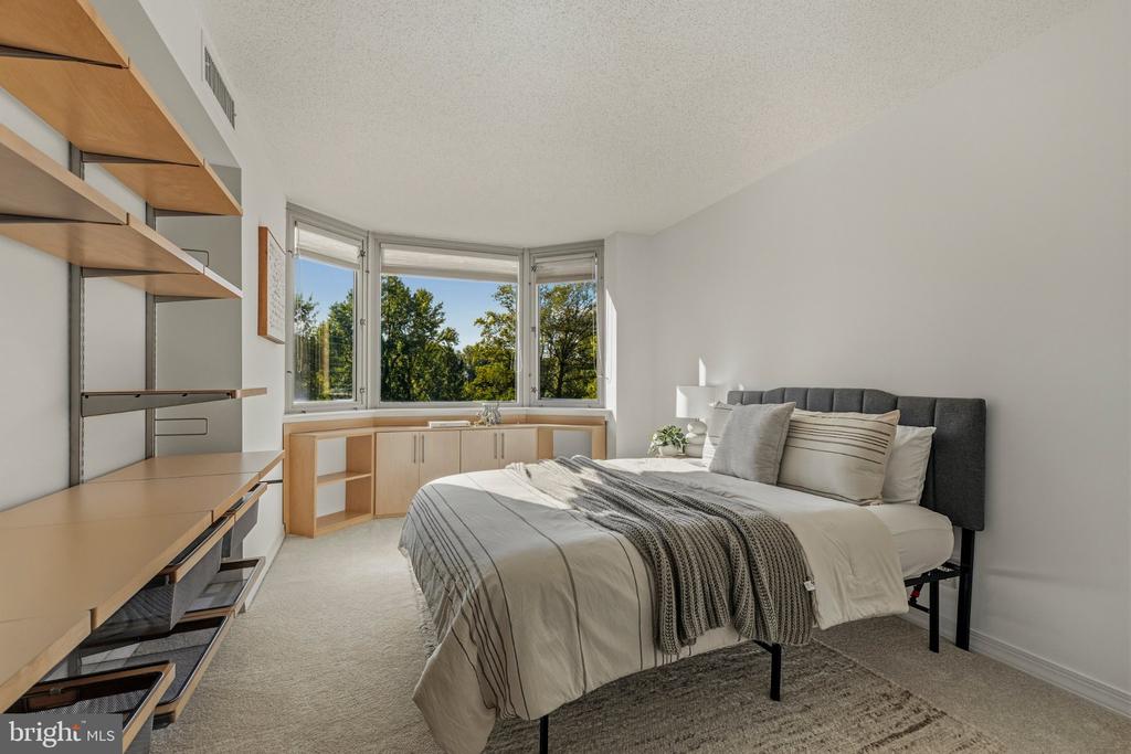 5809 NICHOLSON LANE Unit: 305