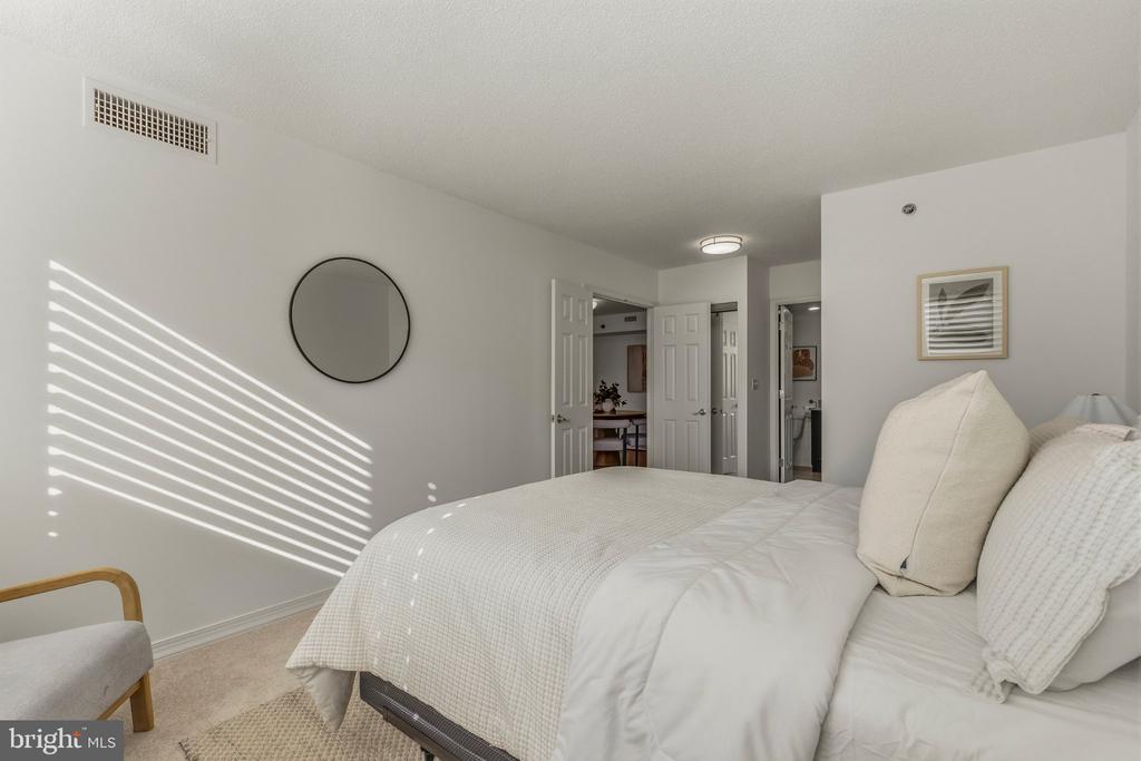 5809 NICHOLSON LANE Unit: 305