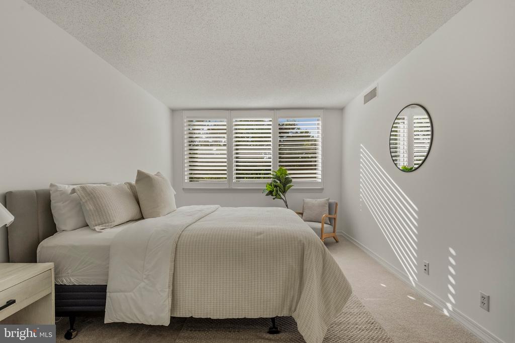 5809 NICHOLSON LANE Unit: 305