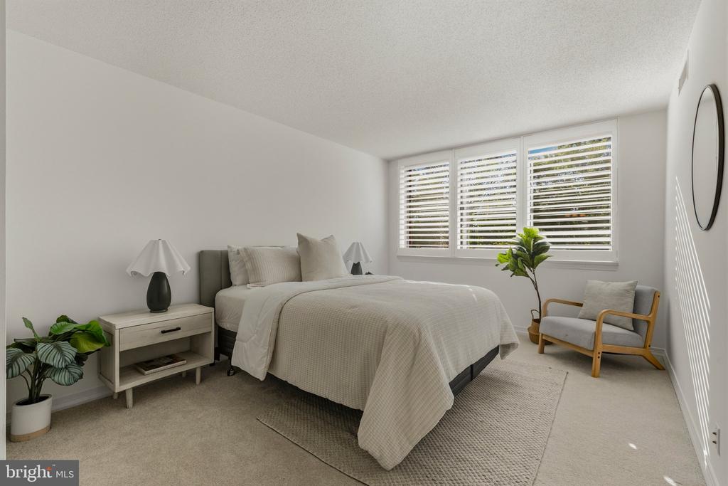 5809 NICHOLSON LANE Unit: 305