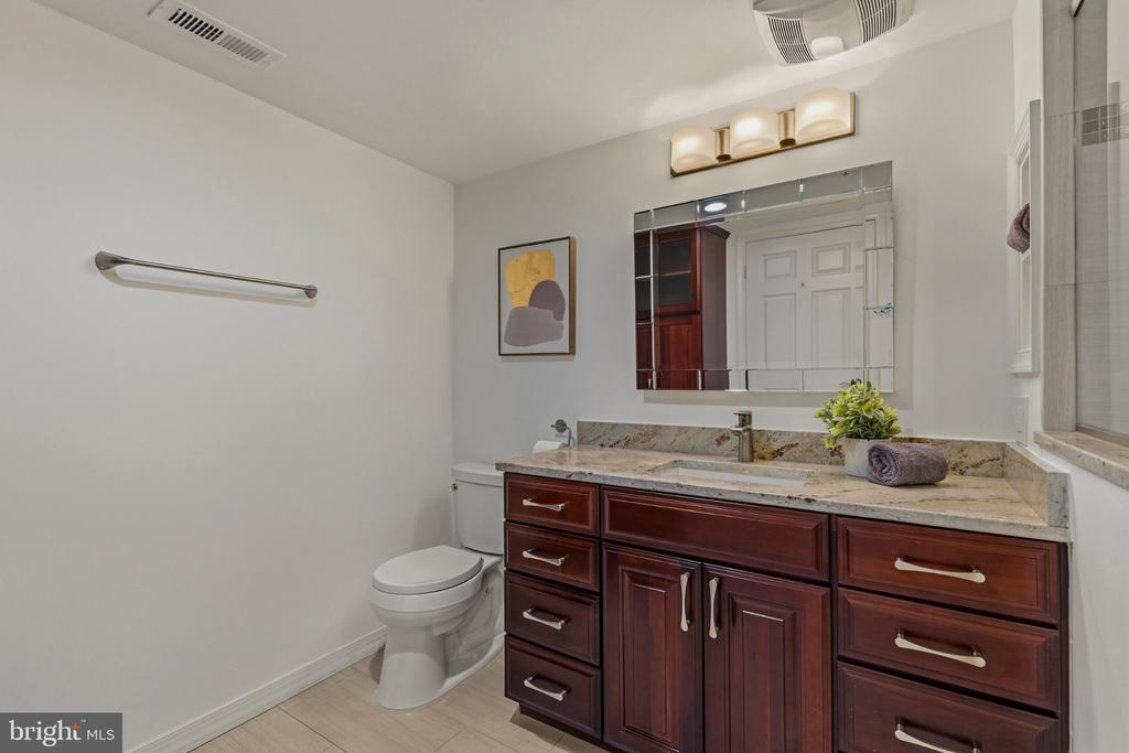 5809 NICHOLSON LANE Unit: 305