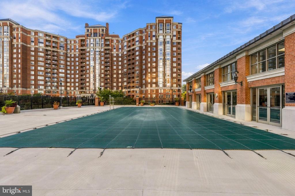 5809 NICHOLSON LANE Unit: 305
