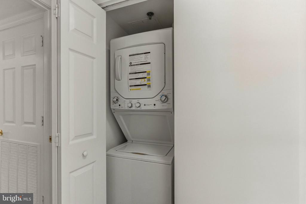 5809 NICHOLSON LANE Unit: 305