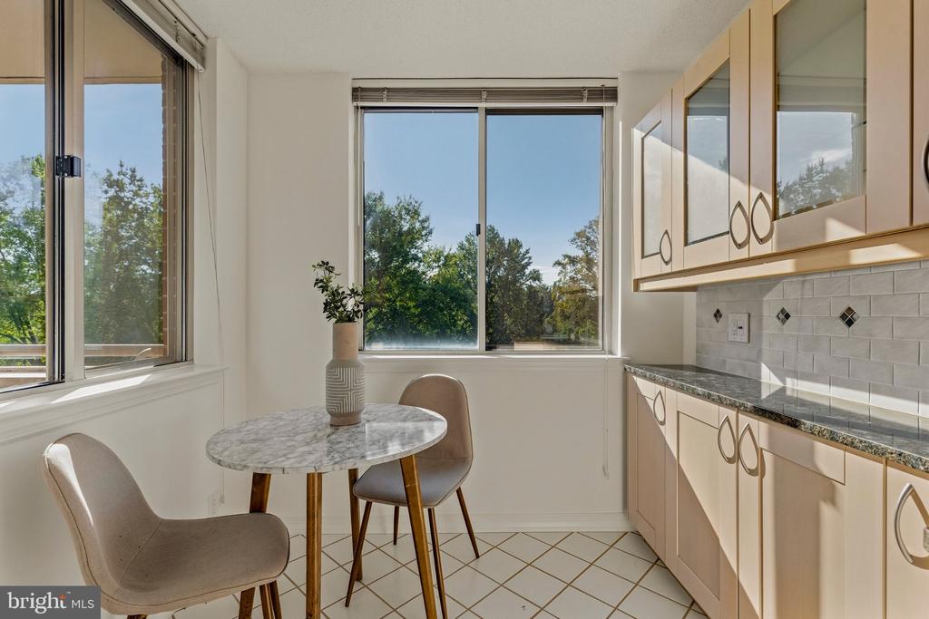 5809 NICHOLSON LANE Unit: 305