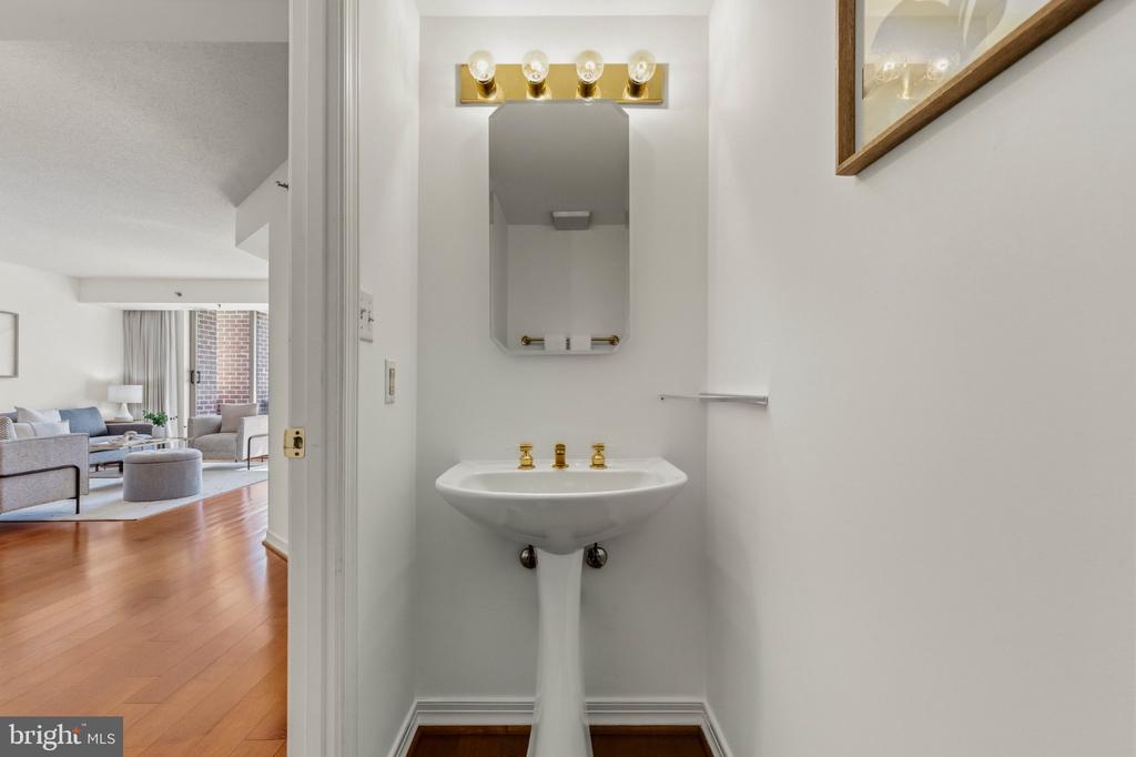 5809 NICHOLSON LANE Unit: 305