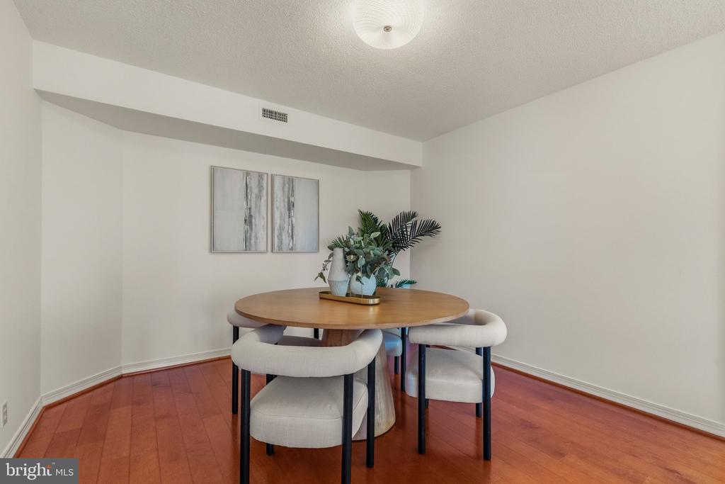 5809 NICHOLSON LANE Unit: 305