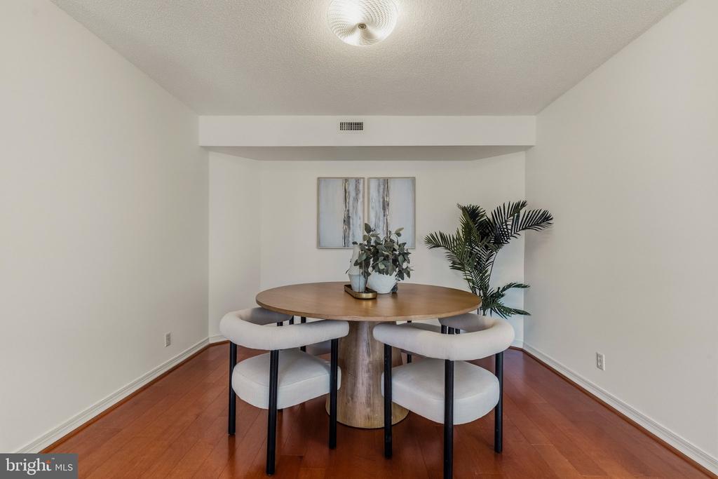5809 NICHOLSON LANE Unit: 305